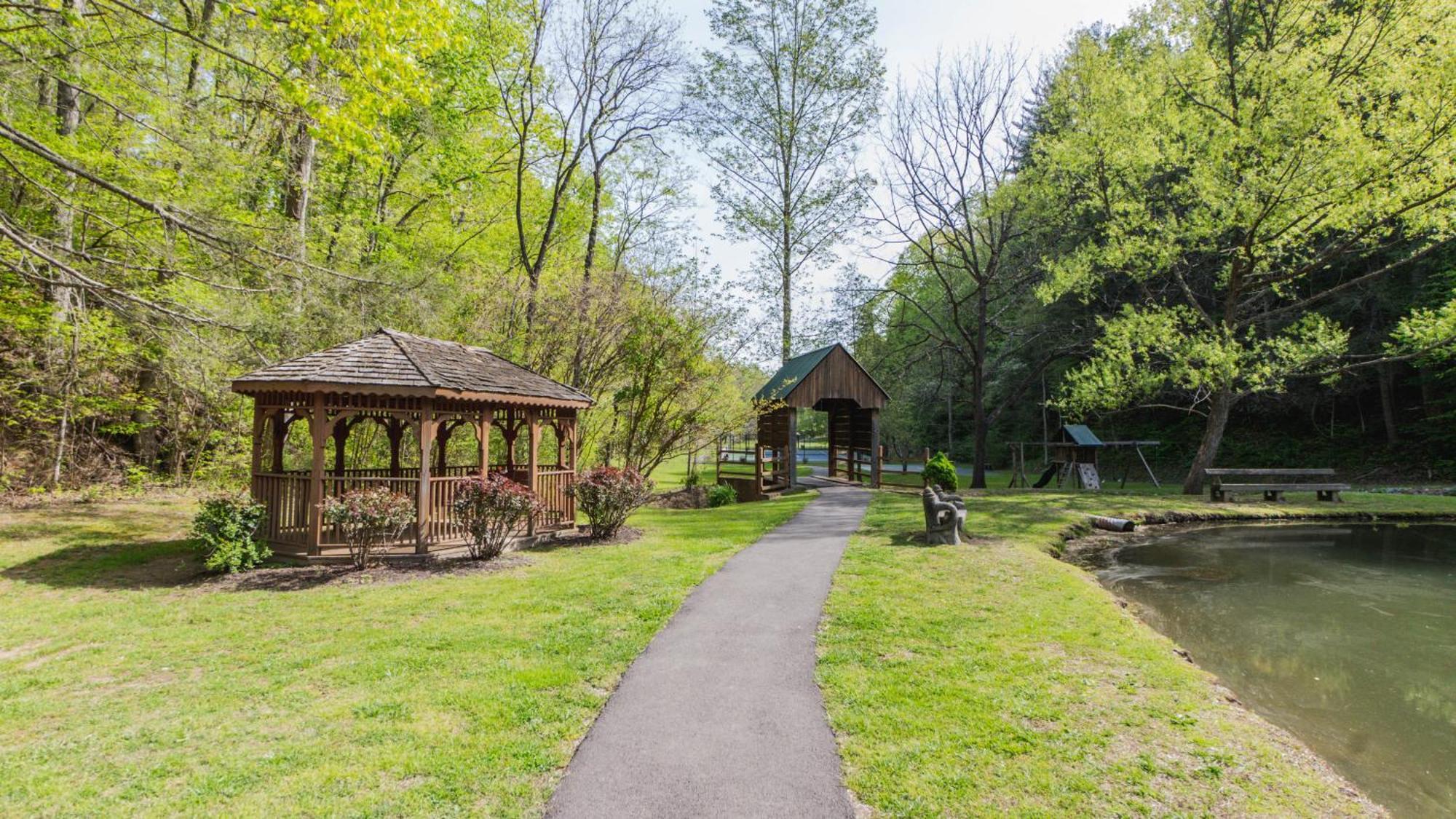 Yoli Bear Hideaway Villa Sevierville Bagian luar foto